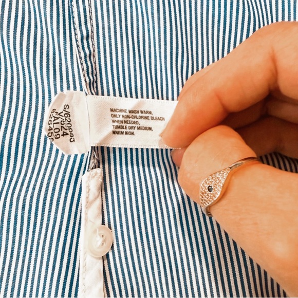 GAP | Fitted Oxford Blue Pinstripe Women’s Button Down Shirt - Picture 6 of 7